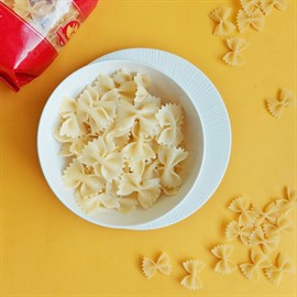 {{photo.Alt || photo.Description || 'Макаронные изделия «Бантики»'}}