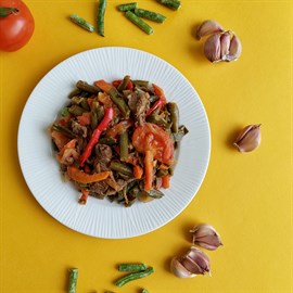 {{photo.Alt || photo.Description || 'Лобио с говядиной и стручковой фасолью'}}