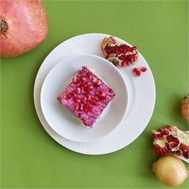 {{photo.Alt || photo.Description || 'Салат Гранатовый браслет'}}